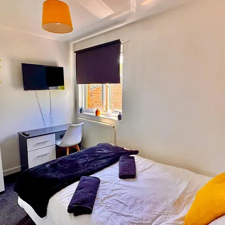 Norfolk Park Haven, 6-bdr, Family, Parking, Wifi, Sleeps12 *
